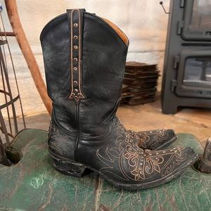 Old Gringo Cross boots, black in size 7.